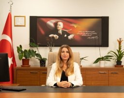 Kaya, Gülderen Kurt